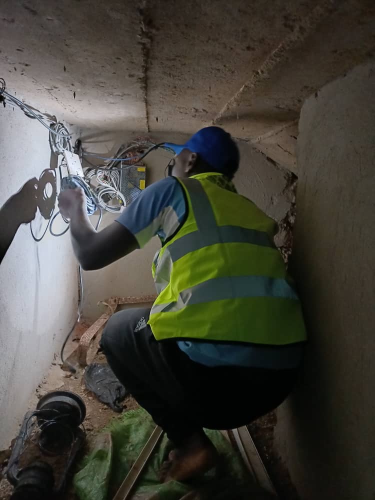 GEP TSS engineer routing structured network cables through a ceiling cavity